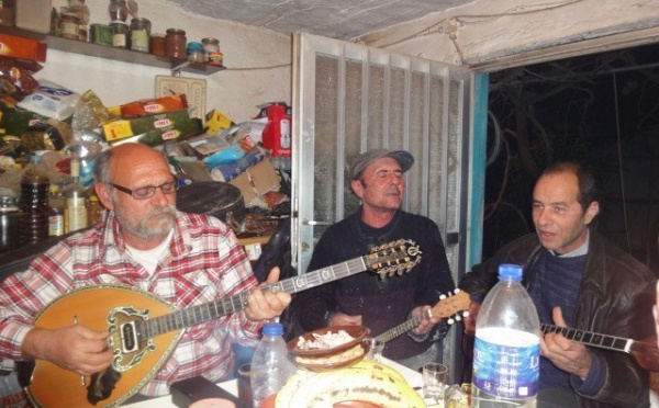 Héliades présente : trois bouzoukis et c’est parti !