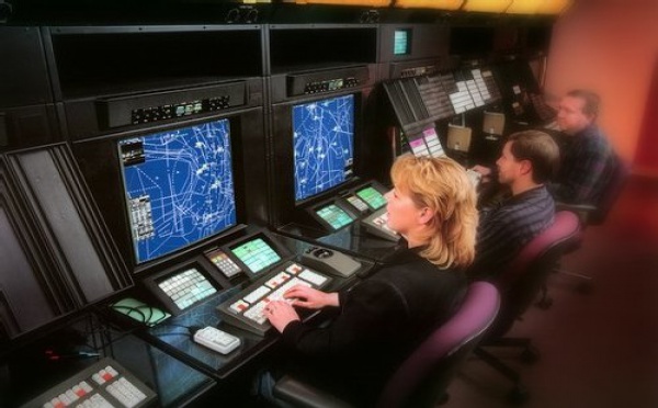 I - Aiguilleurs du ciel : l'indispensable maillon de la sécurité et de la fluidité du transport