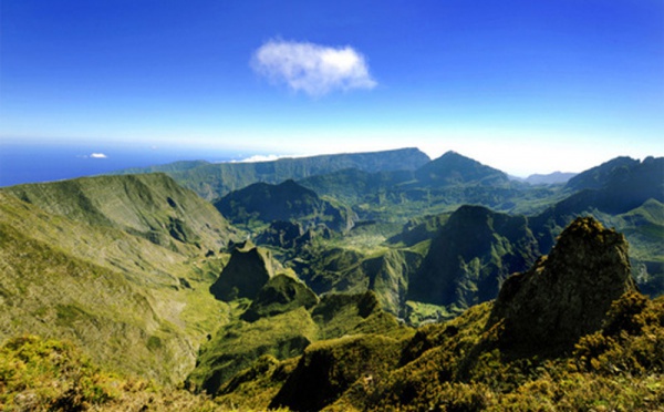Manor prépare "un commando" pour vendre la Réunion