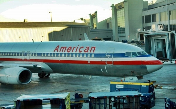 American Airlines fait dans la cosmétique et joue la montre sur la fusion