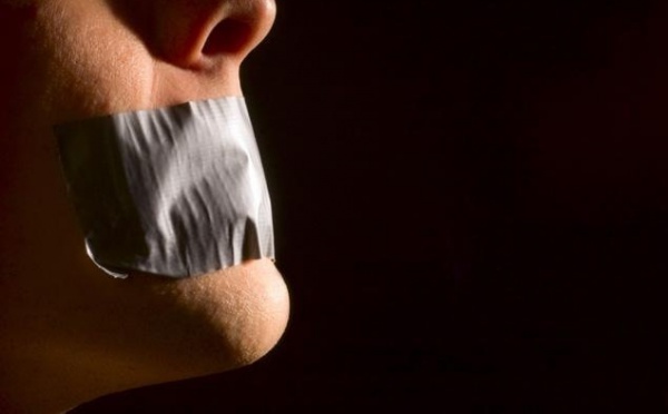 La case de l'Oncle Dom : les questions interdites en Tourcomie…