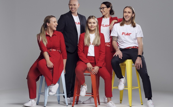PLAY recrute 100 hôtesses et stewards et 50 pilotes