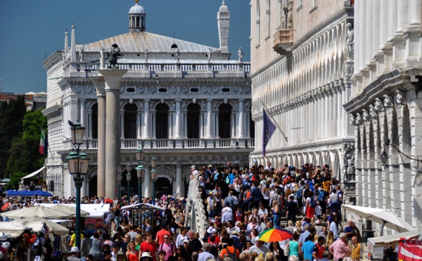 FUTUROSCOPIE - Tourisme à Venise : vivre ou mourir ?