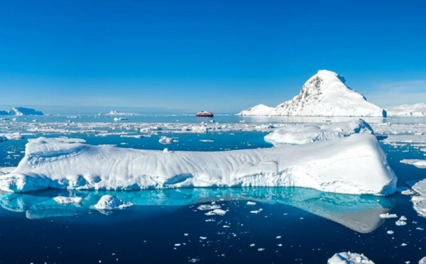Hurtigruten Expeditions retourne en Antarctique avec deux navires