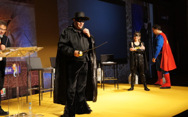 Live Selectour Afat : Superman et Batgirl entrent en scène