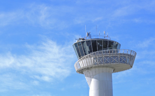 Grève des contrôleurs aériens : perturbations et annulations dans le ciel ce mardi