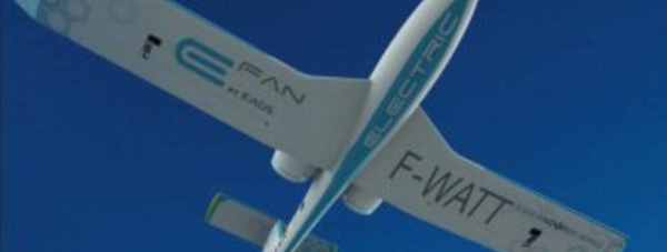 Avion électrique : Ségolène Royal assiste à une démonstration de l’E-FAN