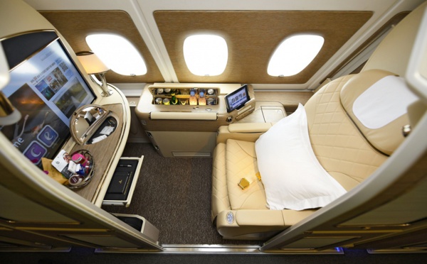 Emirates dévoile son premier A380 entièrement rénové