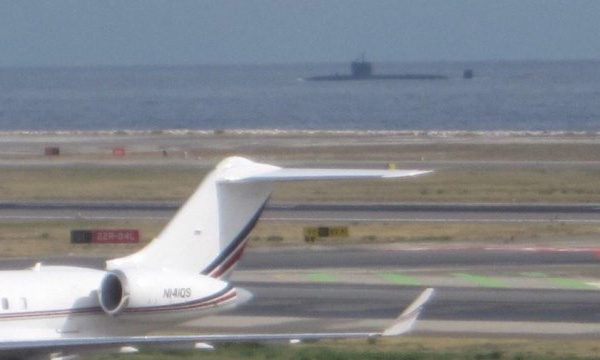 Nice : un sous-marin fait surface près de l’aéroport