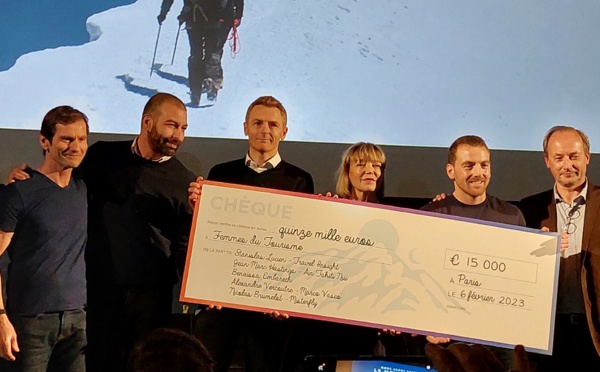 Trois professionnels du tourisme au sommet du Mont Blanc