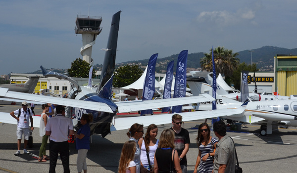 Cannes Air Show : le salon se tiendra à Lyon-Bron en 2015