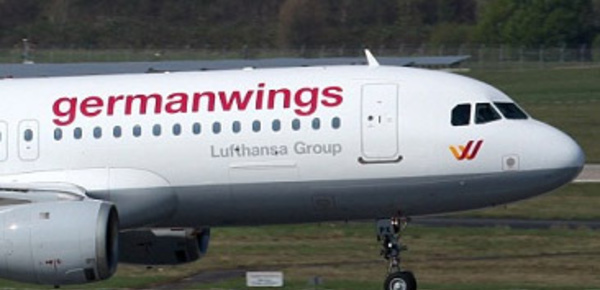 Crash Germanwings : la seconde enveloppe de la boîte noire retrouvée, selon Hollande (Live)