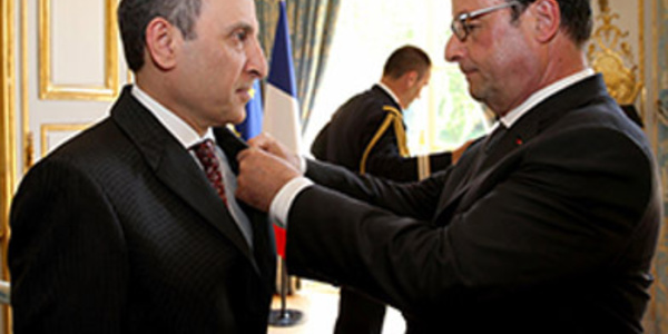 Le PDG de Qatar Airways décoré officier de la Légion d'honneur