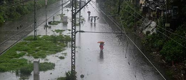 Inde : transports perturbés par de très grosses averses à Mumbai