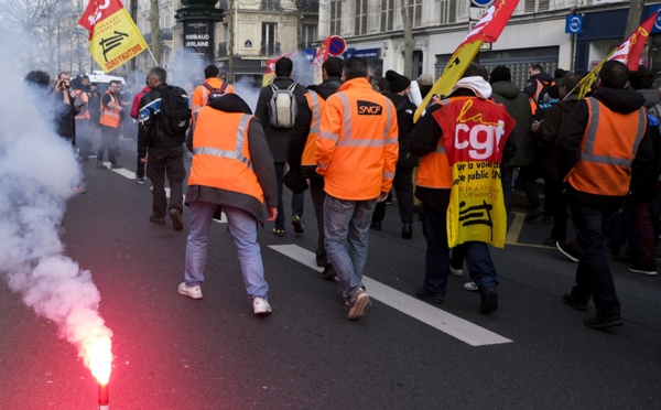 France : Le droit de grève bientôt raboté dans les transports ?
