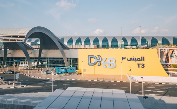 Emirates suspend temporairement l'enregistrement des vols via Dubaï jusqu'à 03h59 (heure de Dubaï) le 20 avril pour faciliter le retour à la normale - Depositphotos.com Auteur frantic00