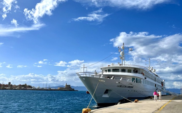 Croisière Cyclades : "La Belle de l'Adriatique" à quai, à Rhodes (© PB)