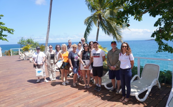 Avec Cyril Cousin d'Air Transat (a droite) et à l'invitation de l'OT de la République Dominicaine, les agents de voyages ont découvert la péninsule de Samana. Crédit : C.Hardin