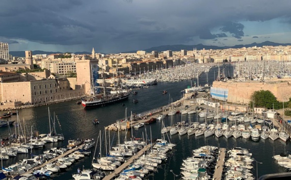 Le Belem porteur de la flamme Olympique à Marseille - photo CE