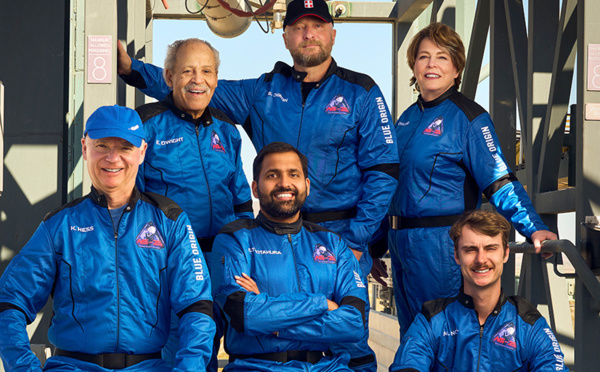 L’équipage de la mission NS-25 et premier touriste spatial français, Sylvain Chiron (en haut à gauche) - Photo X BLUE ORIGIN