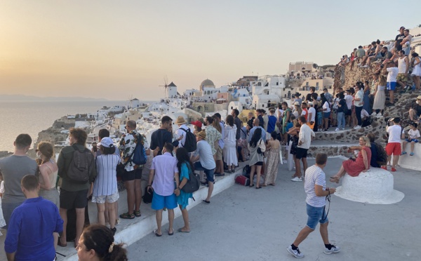 Malgré la tentation de réduire les arrivées touristiques et de remplacer la quantité par la qualité, la grande majorité des destinations misent sur l’envolée de leur fréquentation - Depositphotos.com, lifeonwhite