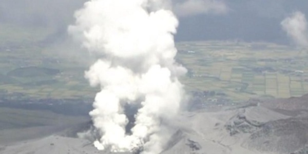Japon : l'éruption du Mont Aso provoque des perturbations sur le trafic aérien