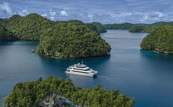 Le Four Seasons Explorer est positionné dans le Pacifique