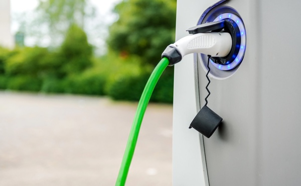 AccorInvest, s'associe à GreenYellow pour déployer des bornes de recharge - Depositphotos @amoklv