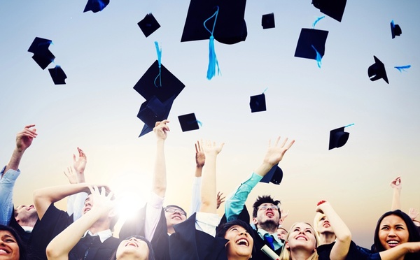 Meilleures écoles de tourisme : Speak &amp; Act publie son classement Best School Experience - Happiness Barometer 2025 des formations du tourisme et de l’hôtellerie. @depositphotos/Rawpixel