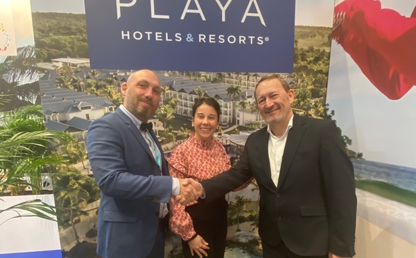 Sur la photo de gauche à droite: Raphael Auvray, Directeur de la production Ôvoyages et Rejane Cadoret, responsable zone Caraïbes Asie Ôvoyages - Photo ÔVoyages