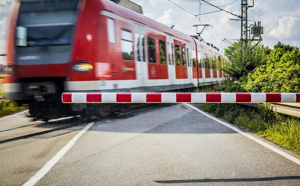 De nombreux obstacles limitent encore la progression du train en France et en Europe et, pour les lever, il faut une politique du rail ambitieuse - DepositPhotos.com, magann