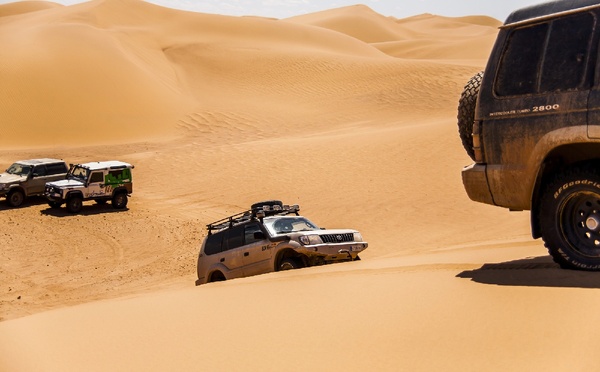 Accident en 4x4 dans le désert : quand la faute du client limite la responsabilité de l’agence - Depositphotos.com AlbertoGonzalezGimenez