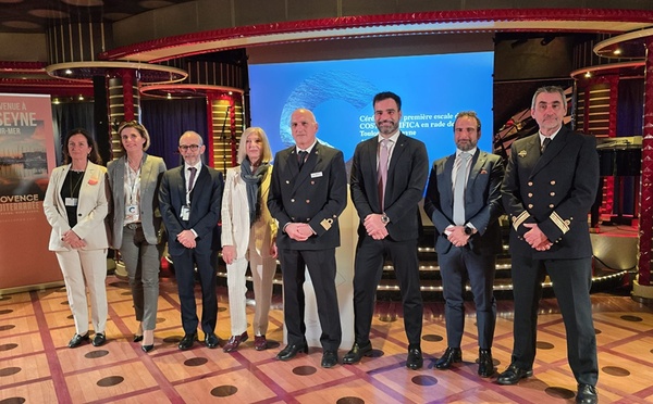 Luigi Stefanelli, Vice-Président des ventes monde de Costa Croisières au centre entouré des représentants de la CCI du Var, de la Métropole, des municipalités de la Seyne-sur-Mer, et de Toulon, et du Port - Photo CE