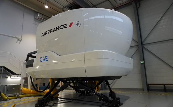 Simulateur de vol d’Air France : Une bulle de réalité virtuelle qui reproduit parfaitement le vol. ©Christophe Hardin