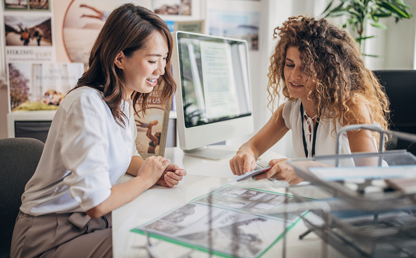 L’intermédiation, c’est avant tout la force du lien humain dans l’accompagnement au voyage. © IStock