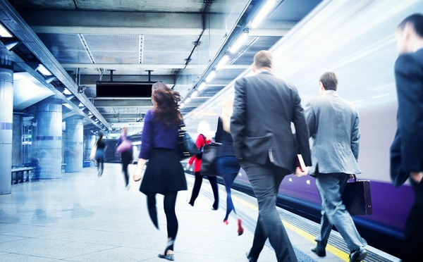 Voyager en train reste un choix fort en 2025, selon le dernier rapport BCD Travel. @depositphotos/Rawpixel