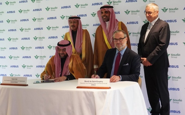 A toulouse ce 23 avril de gauche à droite : Fahd Al-Ruwaili,  Ambassador d’Arabie seoudite en France, Saleh Eid, Vice-président de la gestion de flotte et des accords chez Saudia Group , Ibrahim Al-Omar, Directeur général de Saudia Group, Benoît de Saint-Exupéry, EVP Sales Commercial Aircraft at Airbus, Christian Scherer, CEO de l'activité Commercial Aircraft Airbus. ©Christophe Hardin