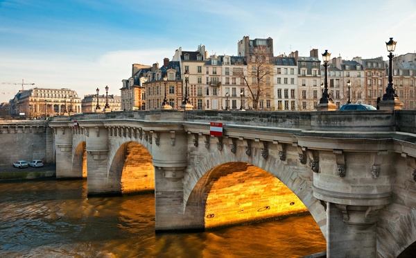 Tourisme en avril : signaux positifs et contrastes - Photo : Depositphotos.com @masterlu 