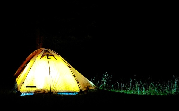 Fini le camping sauvage illégal : cette plateforme est la solution !