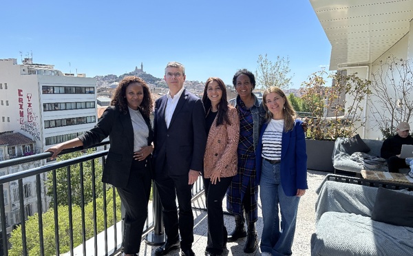 Les équipes d'APG qui représente la compagnie Westjet étaient présentes à Marseille pour rencontrer les agences de la région - Photo APG