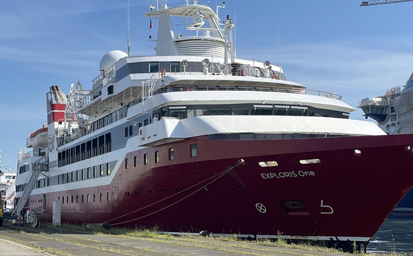 A Saint-Nazaire, l'Exploris One et sa robe rouge rubis ne passe pas inaperçu. @LG
