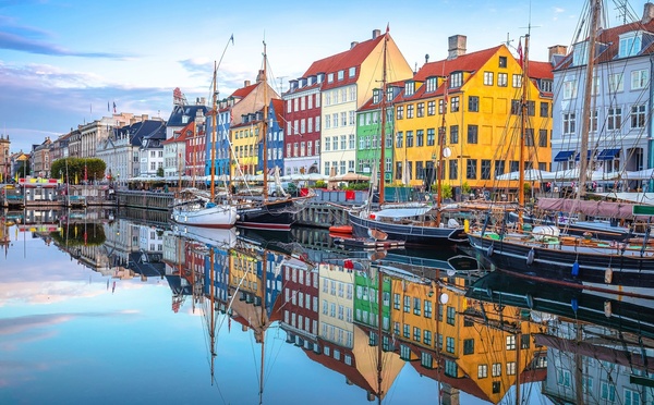 Copenhague récompense les visiteurs qui arrivent en train - Photo : Depositphotos.com @xbrchx 