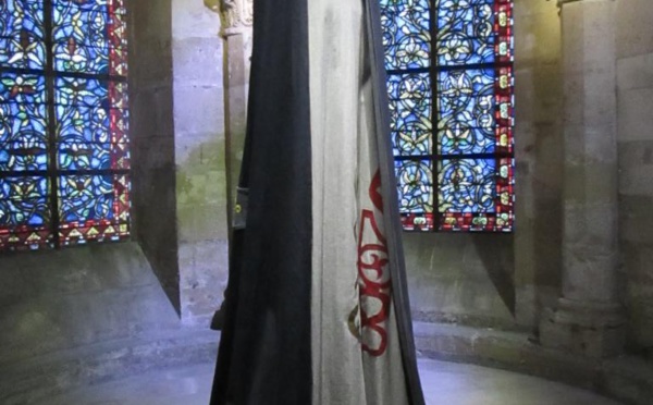 Les "Grandes robes royales" à la basilique de Saint-Denis jusqu’au 10 juin 2016