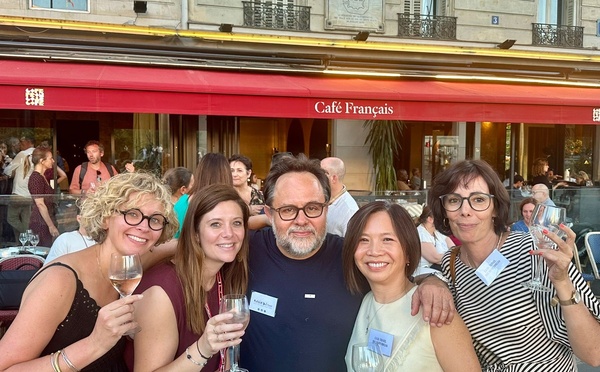 L’équipe française d’Easia Travel, lors de la dernière Summer Party de Fidelia, à Paris : Annabelle Devillers (Directrice du Business Development France), Elodie Blanchot (Business Development Manager France), Philippe Richard (cofondateur et CEO), Nguyen Thuy Hoa (CEO et associée), Clémence Carcanague (Directrice Pays – Easia Travel Cambodge). @easia travel