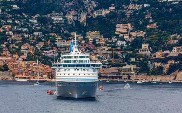 Les escales dans la rade de Villefranche vont pouvoir se dérouler en toute légalité cet été @www.depositphotos.com -  Image de dbvirago 