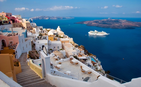 La taxe vise à financer les infrastructures locales, particulièrement mises à rude épreuve dans les Cyclades, comme à Santorin @www.deposit-photos.com
