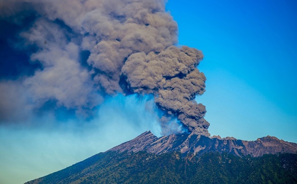 Aventure et Volcans renaît de ses cendres - depositphotos.com Auteur ValentinAyupov