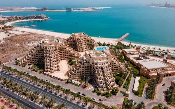 Ras Al Khaimah affiche un semestre record, avec plus de 654 000 visiteurs accueillis - Depositphotos.com, @CreativeFamily