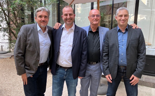 L'équipe d'Exotismes; Didier Sylvestre; Julien, Gilbert et Sylvain Cisneros. (c).T.Beaurepère  