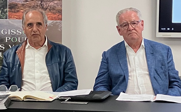Jean-Pierre Mas, médiateur, et René-Marc Chikli, président. (c)T.Beaurepère